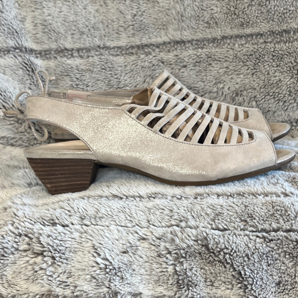 Paul Green Beige Slingback Heels